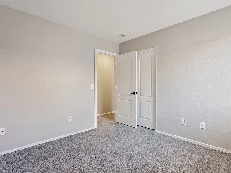 1556 N Rockwell Ct — Photo 24