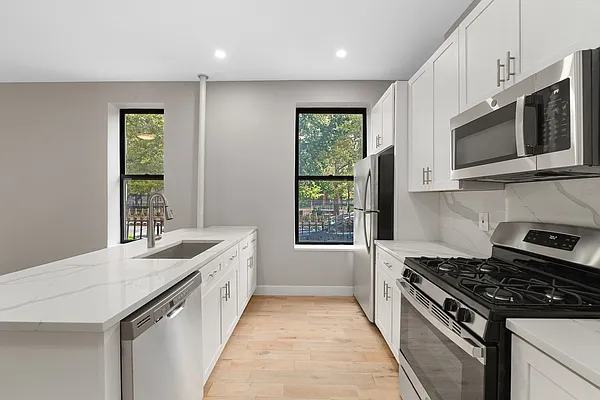 Rented by REAL New York | media 12