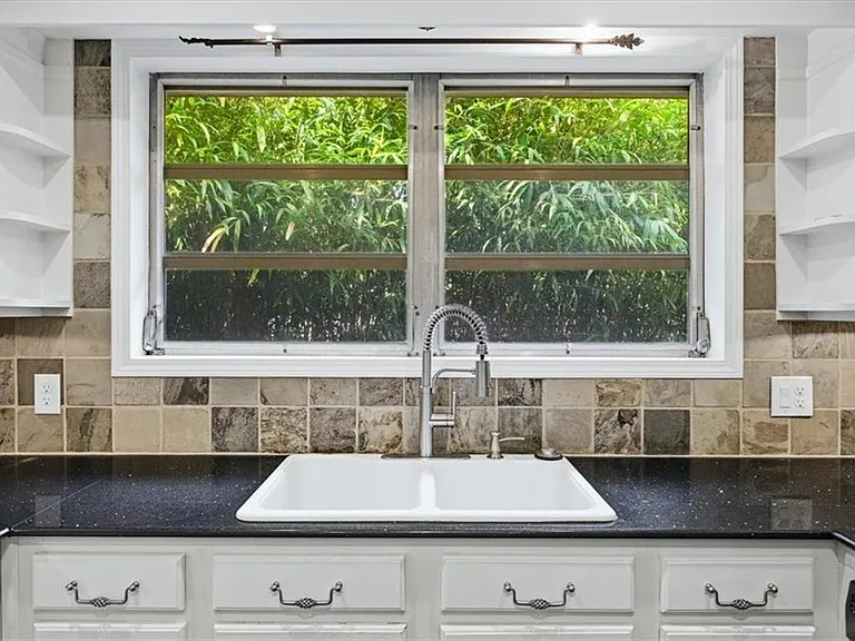 1513 Melrose Dr SW — Photo 12