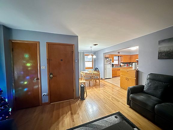 3rd image of 3816 Scoville Ave Floor 2