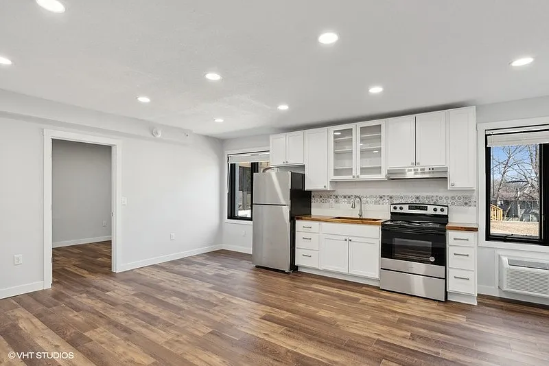 1 bed, 1.0 bath, 565 sqft, $995 — Photo 1