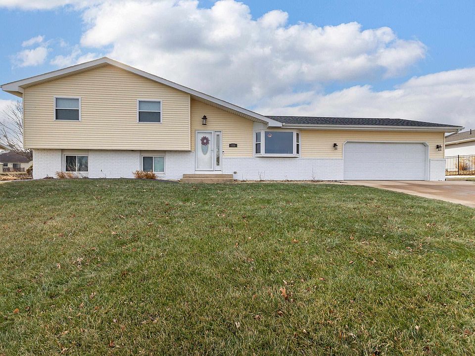 1st image of 725 Country Club Dr