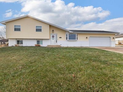 725 Country Club Dr, Maquoketa, IA, 52060