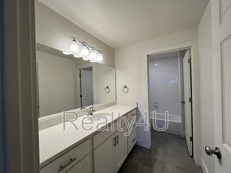 2244 N Canyon Rd #204 — Photo 12