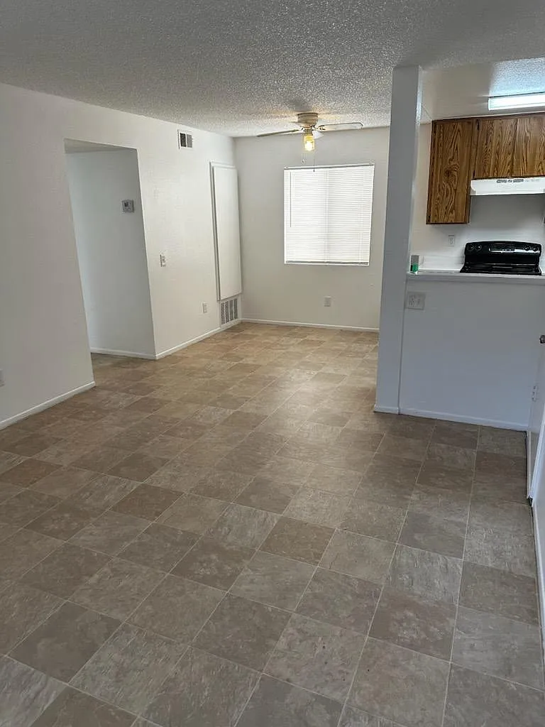 2 bed, 700 sqft, $1,525 — Photo 4