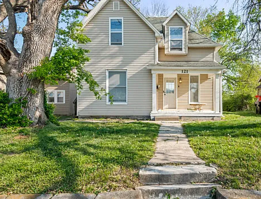 121 E North St #A