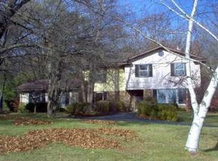 W310S7817 Arbor Dr, Mukwonago, WI 53149