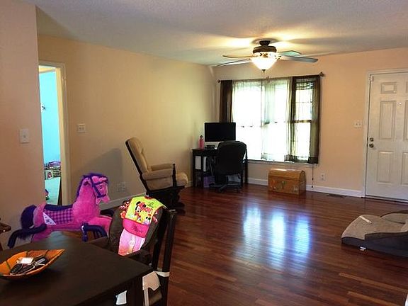 3rd image of 593 Briarwood Dr