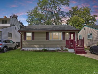 8304 Oak St, Taylor, MI, 48180