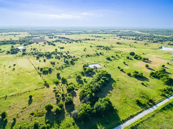 8 E 211th St S, Porter, OK 74454
