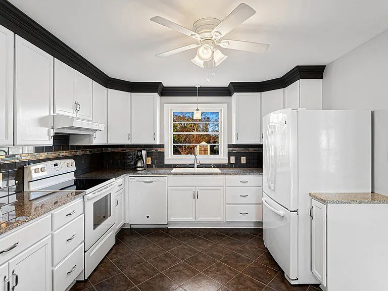 224 Race St — Photo 10