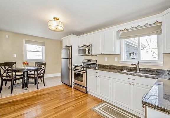 4th image of 373 Central Ave