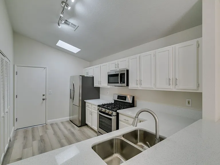 8664 Buttercreek Way — Photo 22