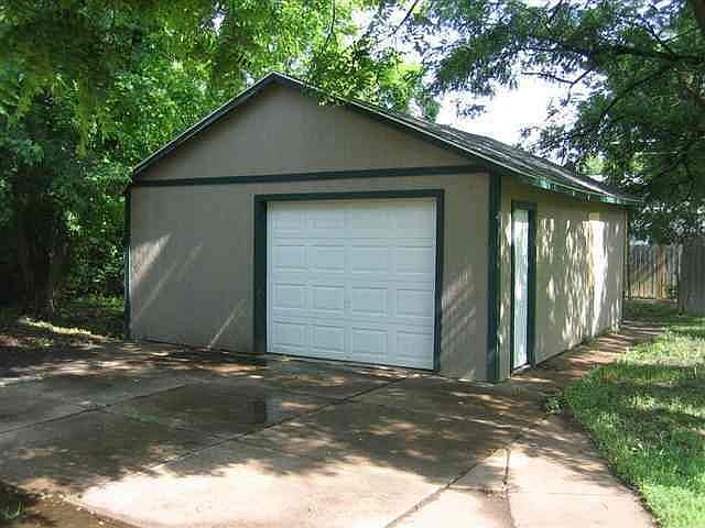 2nd image of 225 E Beloit Ave