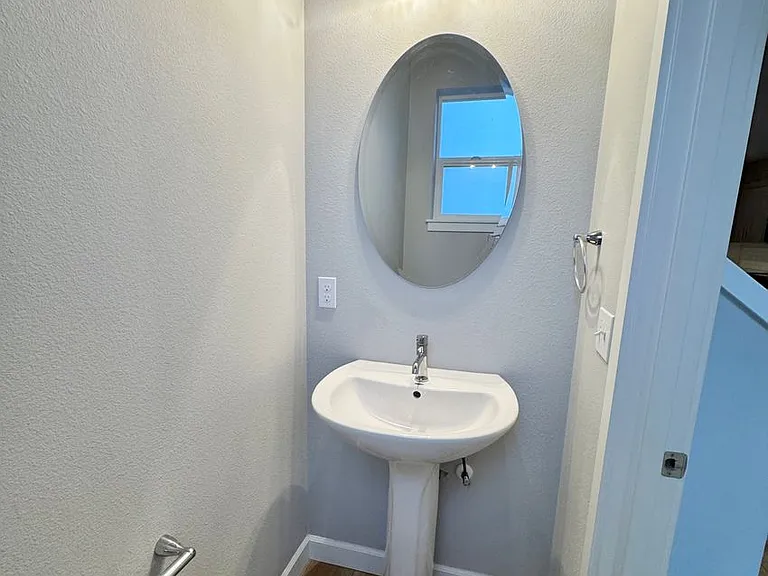J0459 - Stafford St. Apartments — Photo 33
