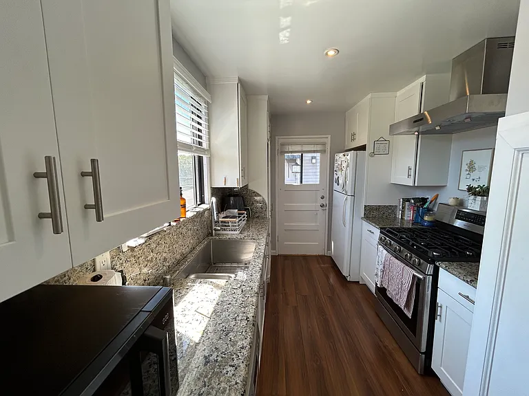 1607 Santa Clara Ave #C — Photo 9