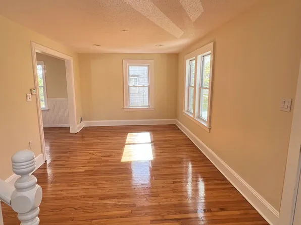 173 Sisson St, East Hartford, CT 06118