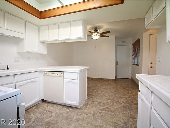 5th image of 507 Grimsby Ave