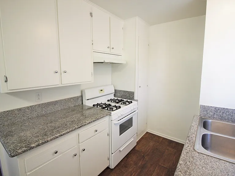 Applewood Apartments — Photo 63