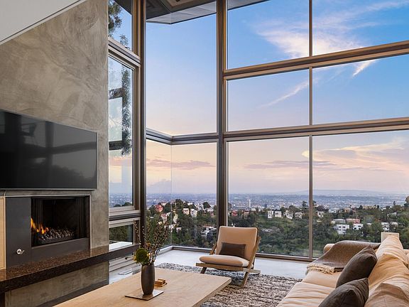 Hollywood Hills Home with Open-Concept Design & Natural Light
