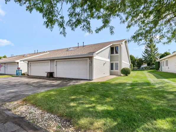 310 Hartford SQUARE #1, Hartford, WI 53027