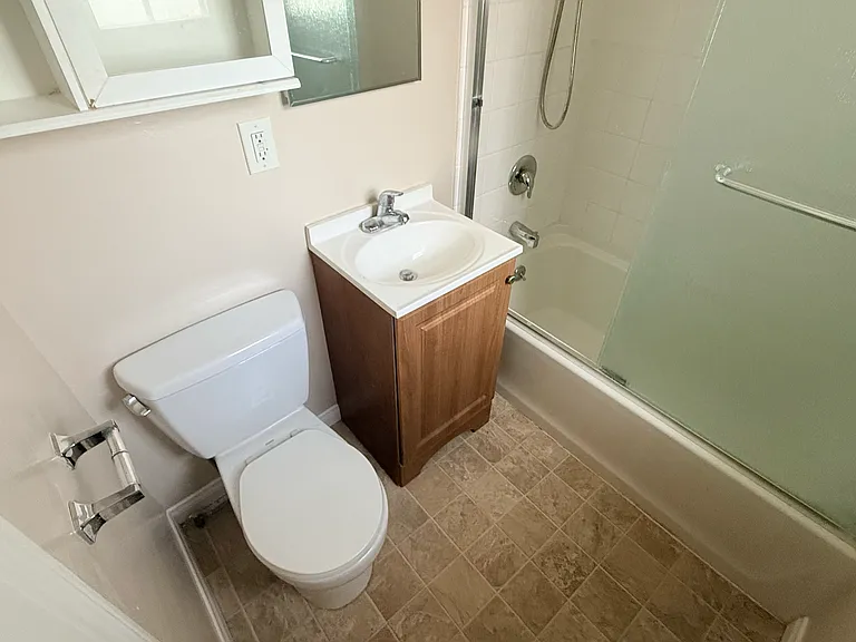 4112 W Victory Blvd — Photo 18
