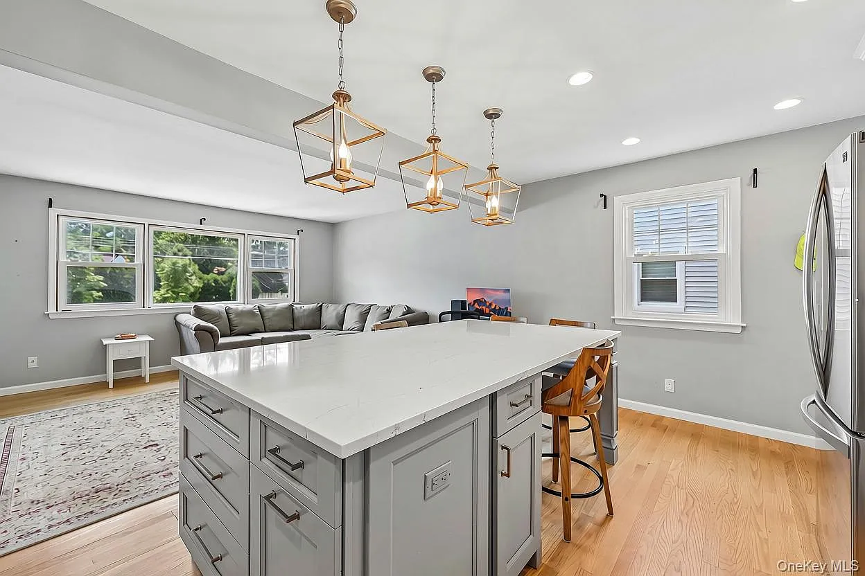 4 bed, 2.0 bath, 1531 sqft, $5,850 — Photo 4