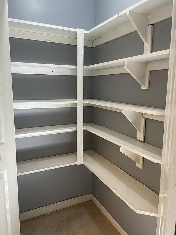 3 bed, 960 sqft, $1,700 — Photo 3