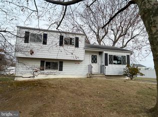 11 Shirley Ln, Trenton, NJ
