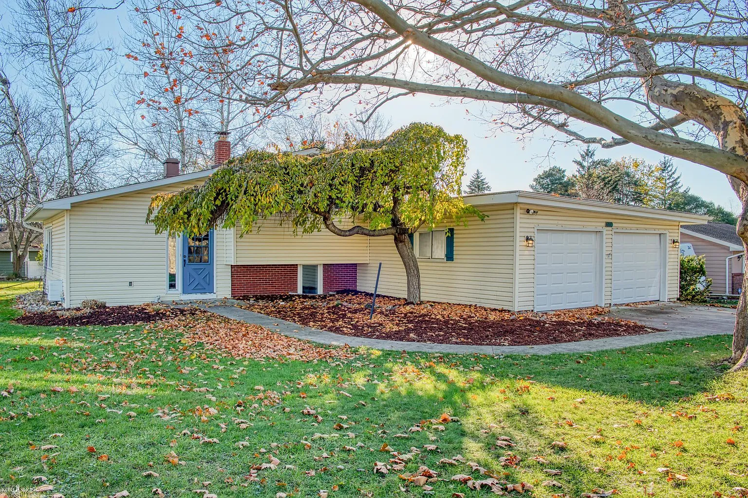 635 Ridgeview Dr photo 1