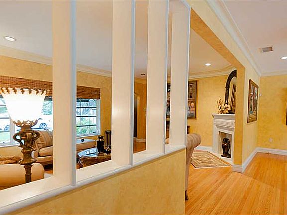 4th image of 798 NE 98th St