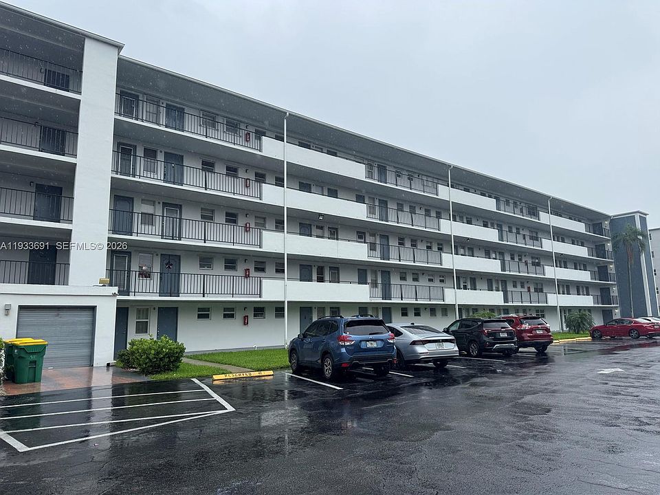 1st image of 950 Hillcrest Dr APT 411