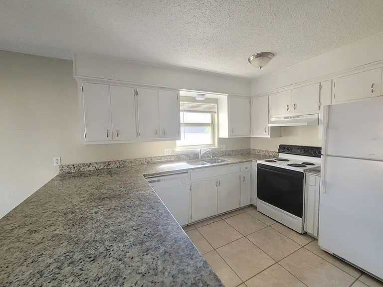 6567 Park Ave — Photo 7
