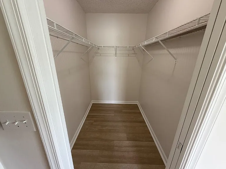8657 Rosalie Ct — Photo 17