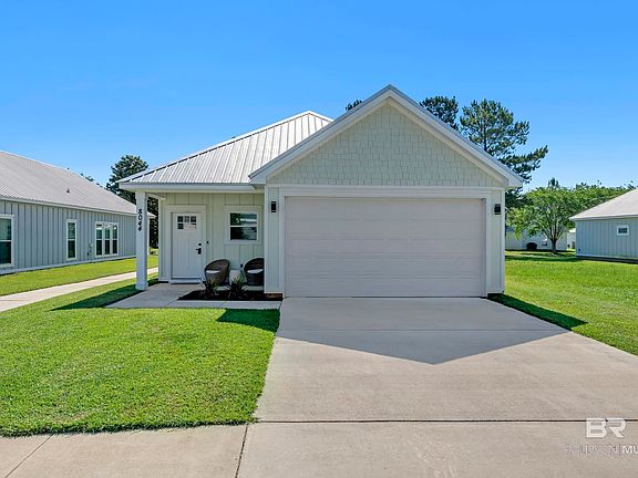 3rd image of 8044 Carmel Cir