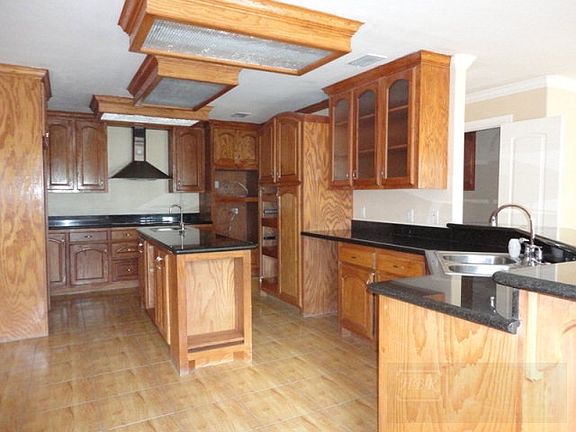 2nd image of 2606 Woods Dr S