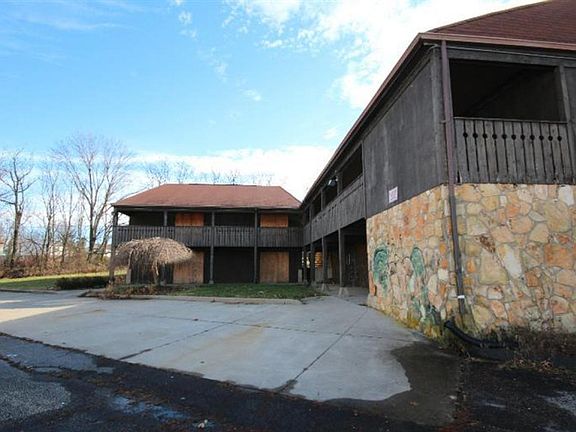 3rd image of 6948 Oakwood Dr
