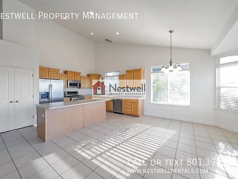 481 E Lana Ct — Photo 8