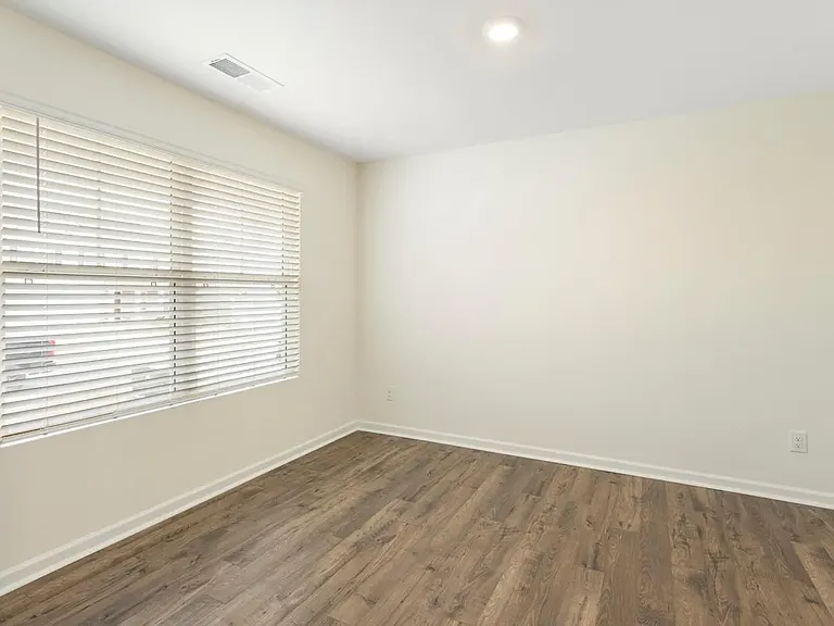 293 Quarter St — Photo 14