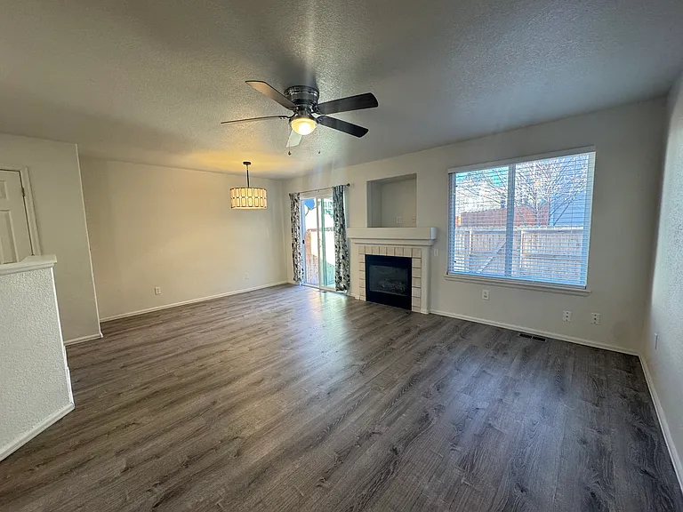 1232 S Waco St #F — Photo 17