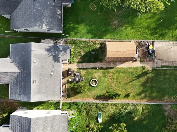 210 E 3rd St, De Soto, MO 63020