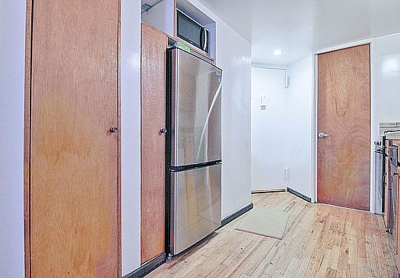 4th image of 424 E 82nd St APT 6RE
