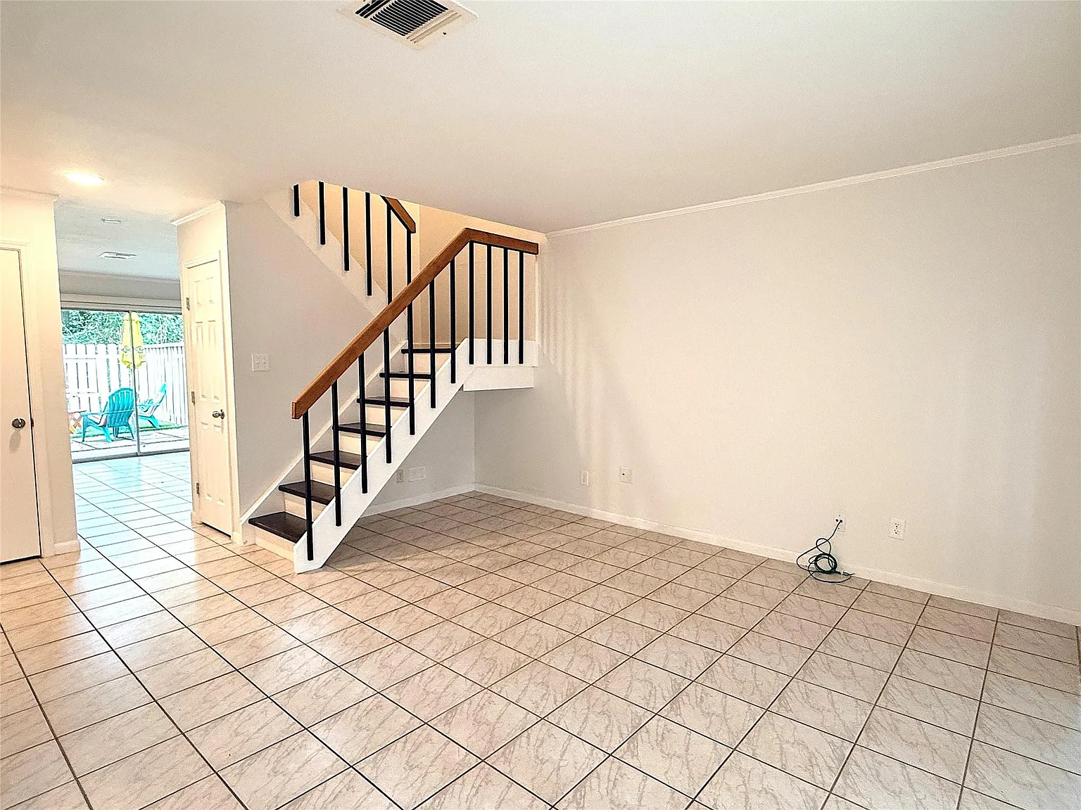2 bed, 1.5 bath, 1290 sqft, $1,985 — Photo 4