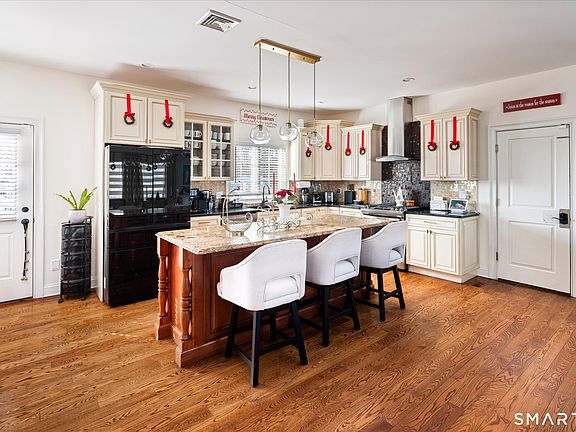 4th image of 10 Turner Road