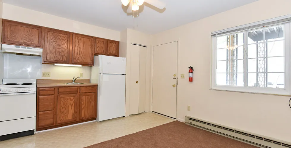 808 E Hunter — Photo 2