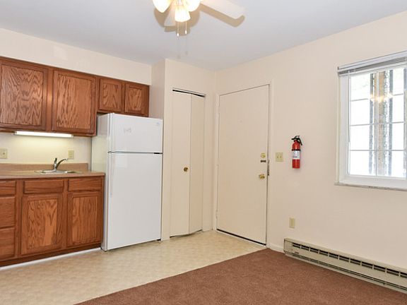 2nd image of 808 E Hunter Ave #2