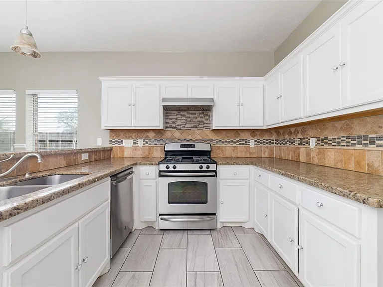 6315 Laurel Run — Photo 4
