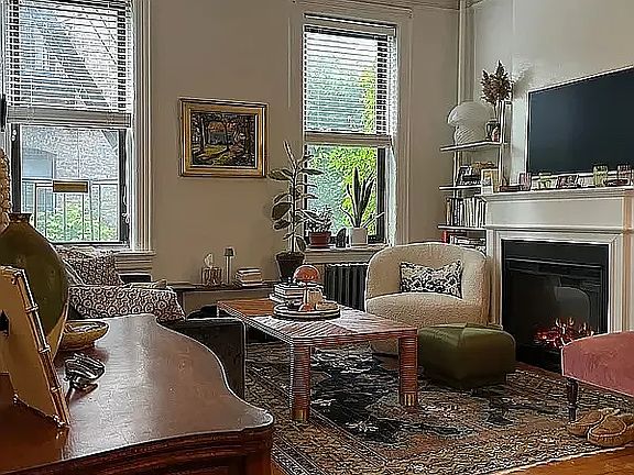 4th image of 97 Perry St #12