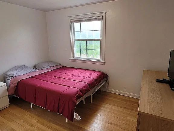 3 bed, 1.5 bath, 2253 sqft, $850 — Photo 3