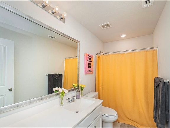 3rd image of 111 Lyrebird Ln